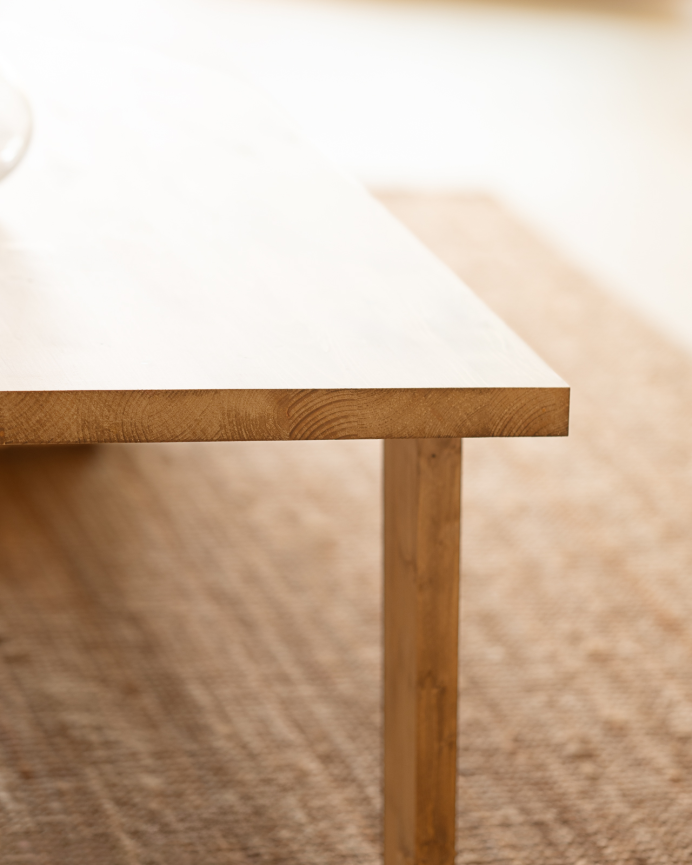 Table basse en bois massif dans le ton chêne moyen de différentes tailles