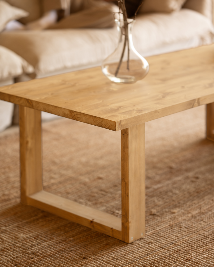Table basse en bois massif dans le ton chêne moyen de différentes tailles