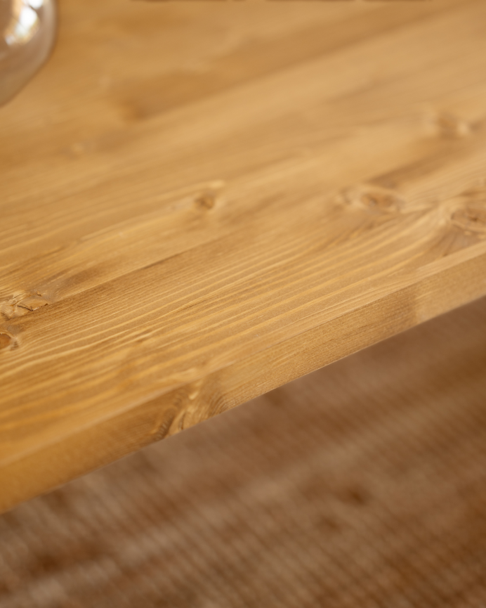 Table basse en bois massif dans le ton chêne moyen de différentes tailles