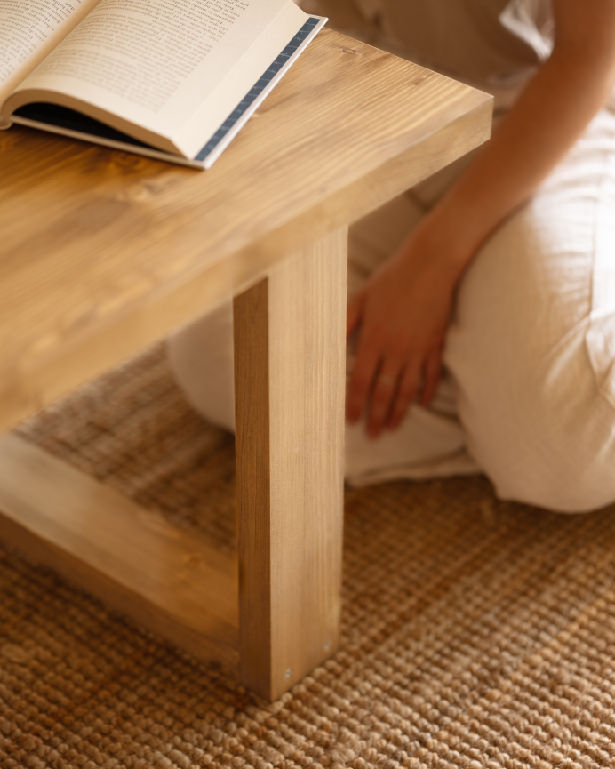 Table basse en bois massif dans le ton chêne moyen de différentes tailles