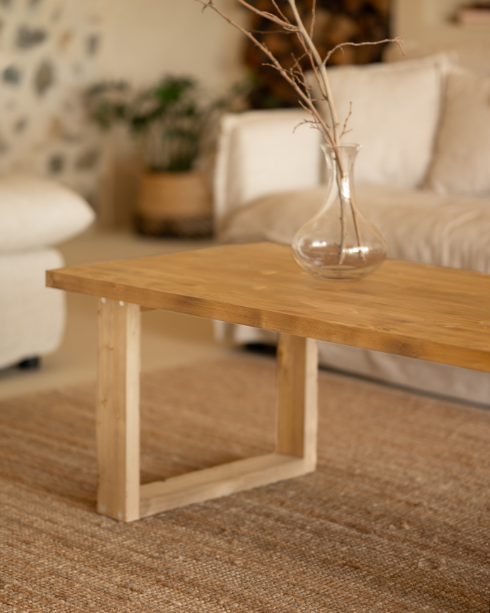 Table basse en bois massif dans le ton chêne moyen de différentes tailles