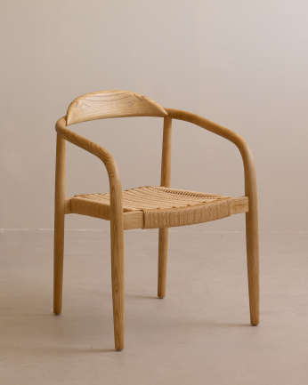 Chaise en bois d'orme et assise en corde tressée de ton naturel de 78x58cm