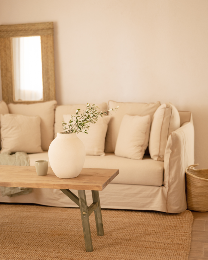 Table basse en bois massif avec finition naturelle et verte 