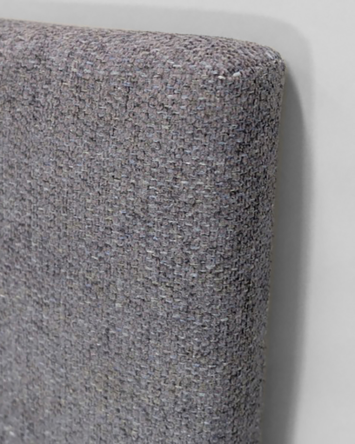 Tête de lit rembourrée en polyester avec boutons violets en différentes tailles