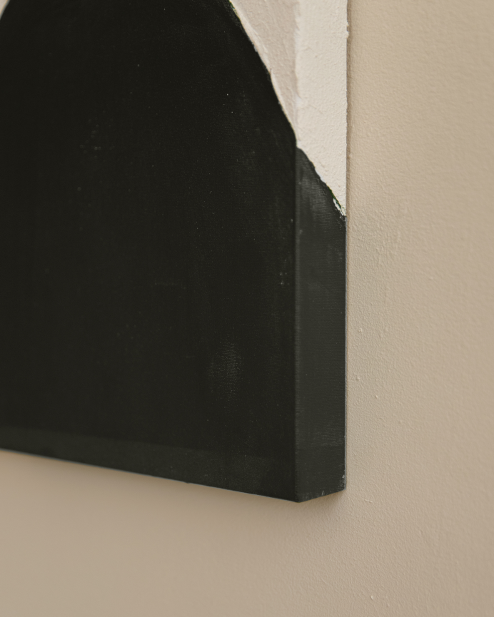 Tableau noir et blanc décoratif sur coton avec cadre en bois peint à la main à la peinture à l'huile en différentes tailles