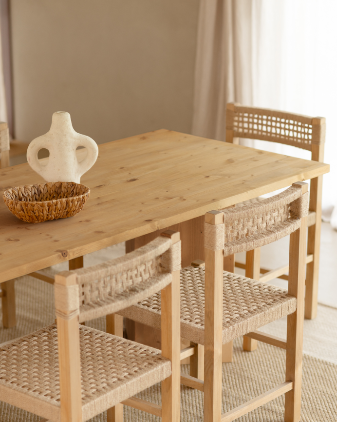 Table de salle à manger en bois massif en ton chêne moyen en différentes tailles