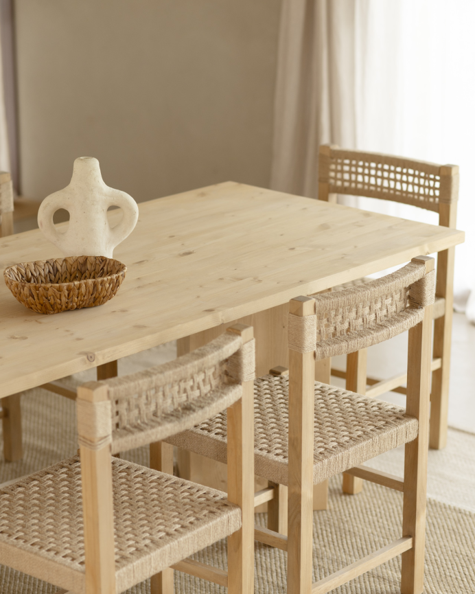 Table de salle à manger en bois massif en ton naturel en différentes tailles