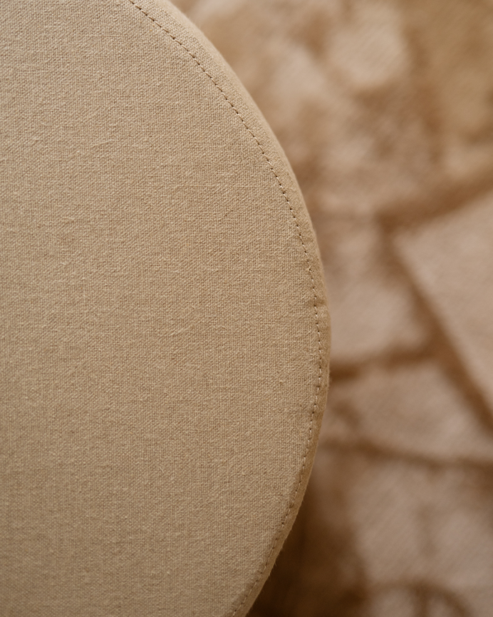 Pouf en ton naturel de 44x42cm
