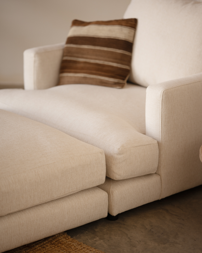 Fauteuil ton blanc cassé de 105x106cm
