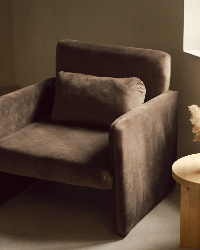 Fauteuil revêtu en velours marron 75x79cm