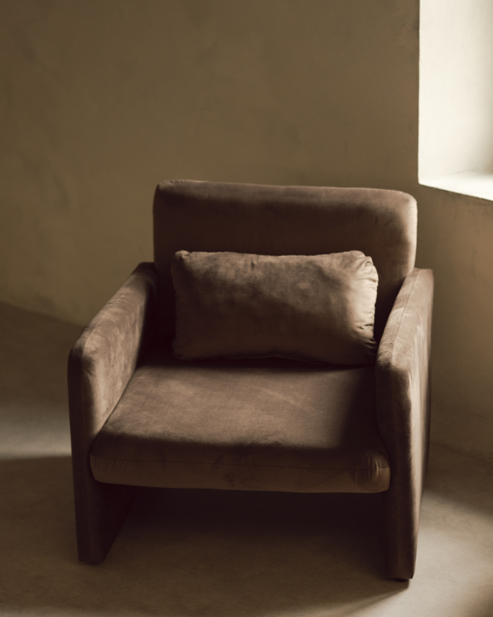 Fauteuil revêtu en velours marron 75x79cm