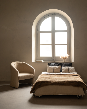 Fauteuil rond revêtu en tissu beige 80x85cm