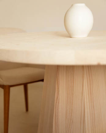 Tavolo da pranzo rotondo in legno massello in tonalità naturale di Ø115