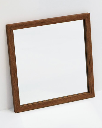Set di 4 specchi da parete quadrati in legno colore noce di 30x30cm