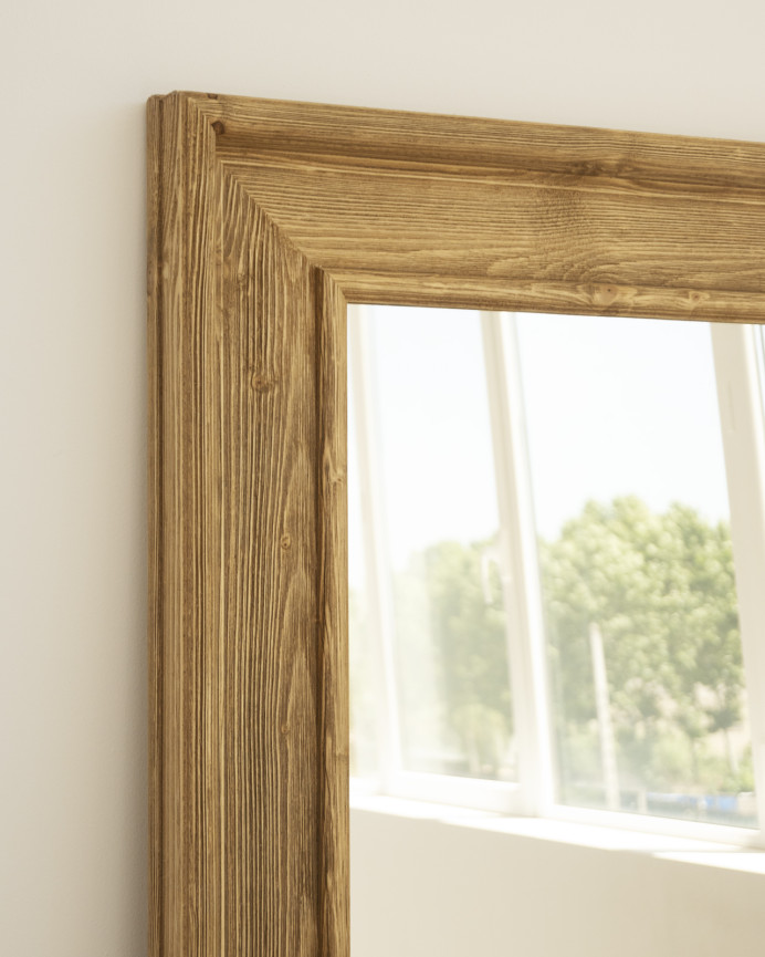 Specchio in legno massello di forma rettangolare finito in rovere scuro in varie misure.