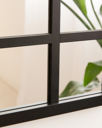 Specchio rettangolare da parete tipo finestra realizzato in legno con finitura nera