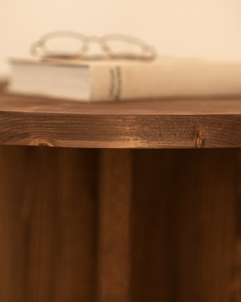 Pacchetto di 2 tavolini rotondi in legno massiccio di colore noce 80x80cm