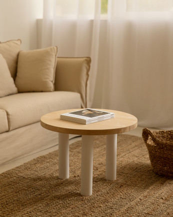 Tavolino rotondo in legno massello con piano in tonalità di rovere medio e gambe in tonalità di bianco di 40x60cm.