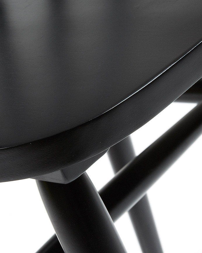 Sedie realizzate in legno massello di caucciù verniciato in nero di 89x43cm