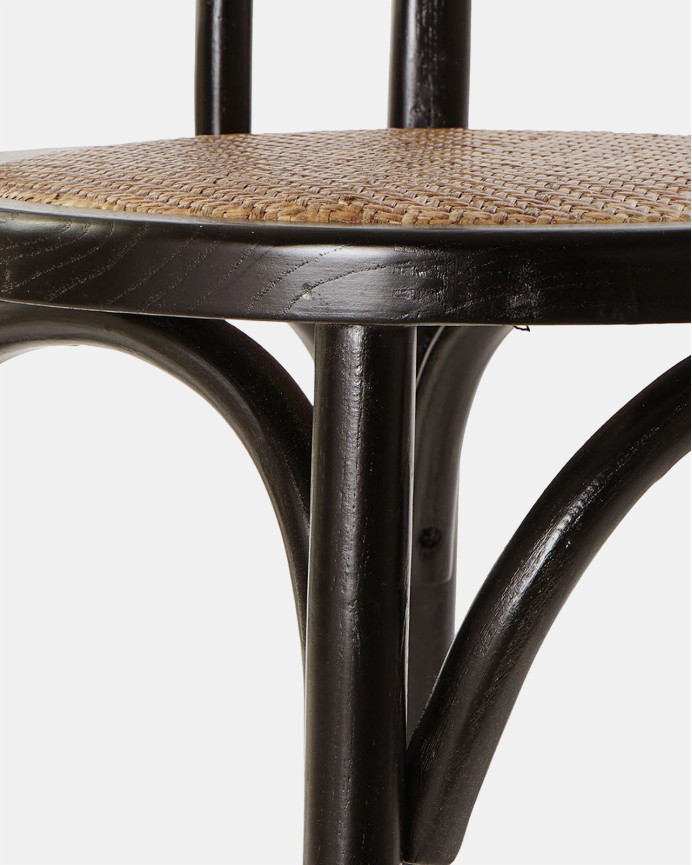 Sedie con struttura in legno finitura nera con griglie di rattan come sedile di 89x43cm