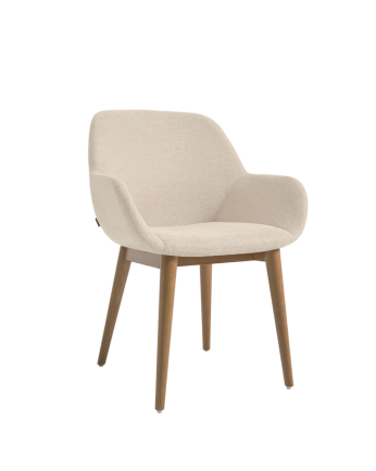 Sedie realizzate con tessuto, schiuma, compensato a basse emissioni E0, legno massello e legno di frassino