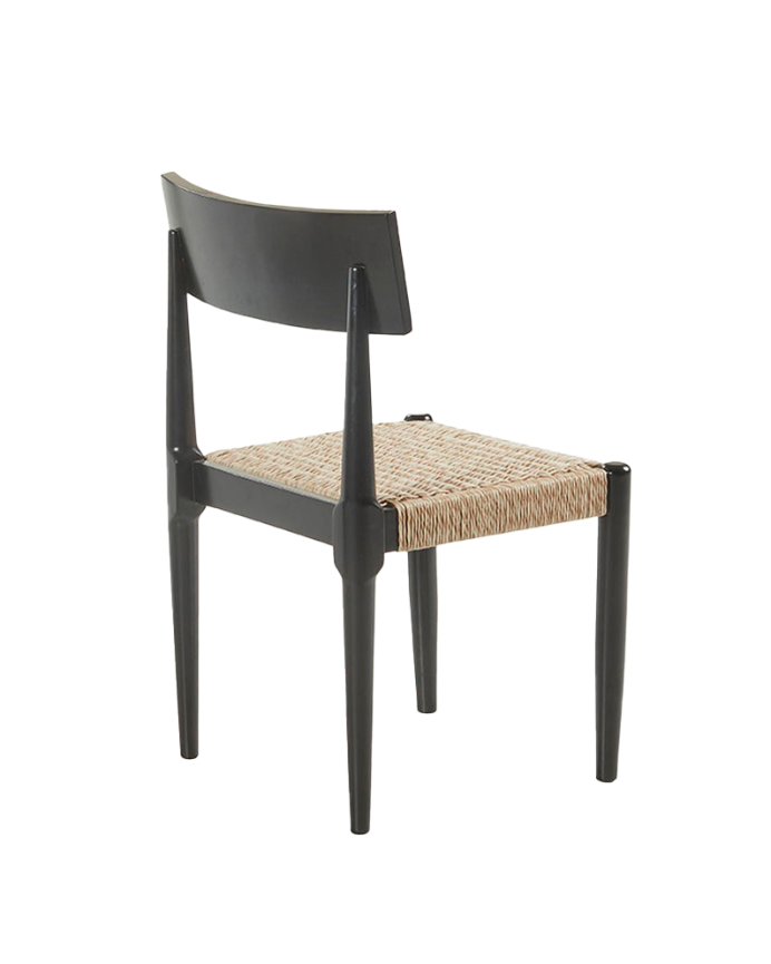 Sedia in legno massello con seduta in corda di colore beige di 77,5 cm.