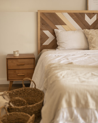 Testata del letto in legno massello in stile etnico in toni di rovere scuro, naturale e bianco di 80x165cm