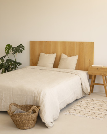 Testata del letto in legno massello in tonalità di oliva di varie dimensioni