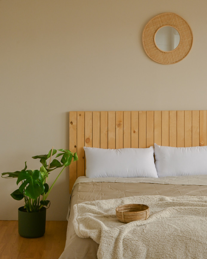 Testata del letto in legno massello in tonalità oliva in varie misure