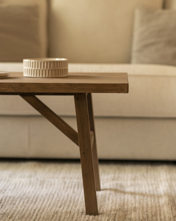 Tavolo da centro in legno massello con finitura naturale