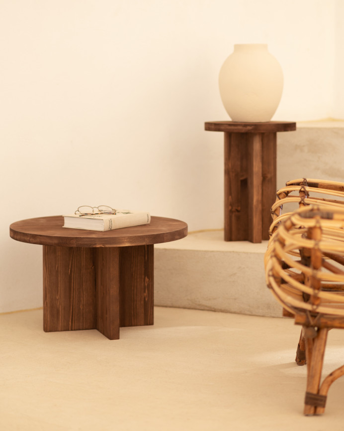 Tavolo da centro rotondo in legno massello finitura noce di varie misure