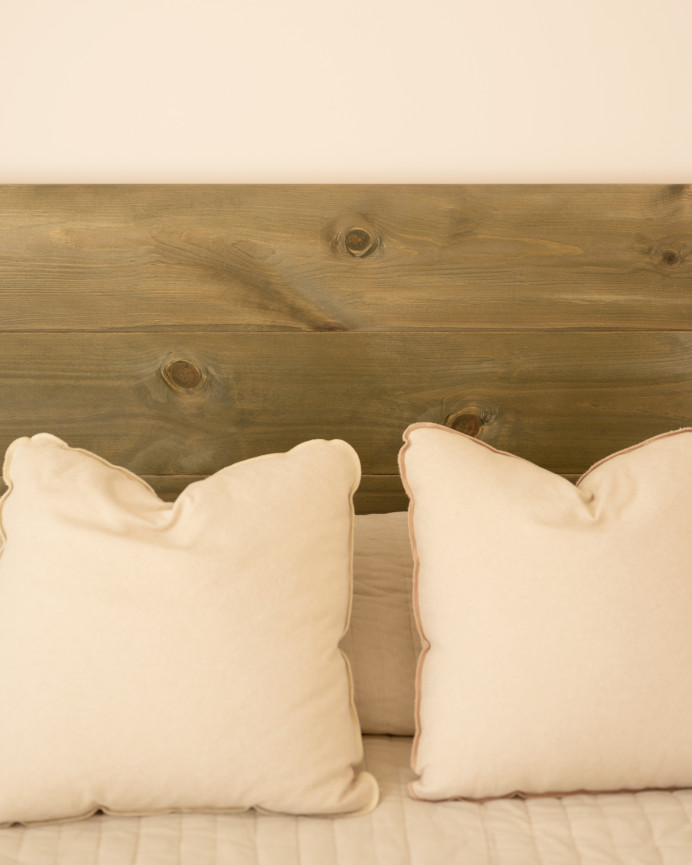 Testata del letto in legno massello in tono verde di varie misure