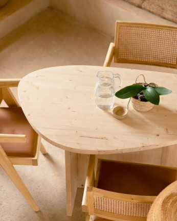 Tavolo da pranzo in legno massello in tonalità naturale da 140cm