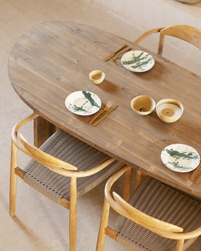 Tavolo da pranzo in legno massello in tonalità di quercia scura di varie misure