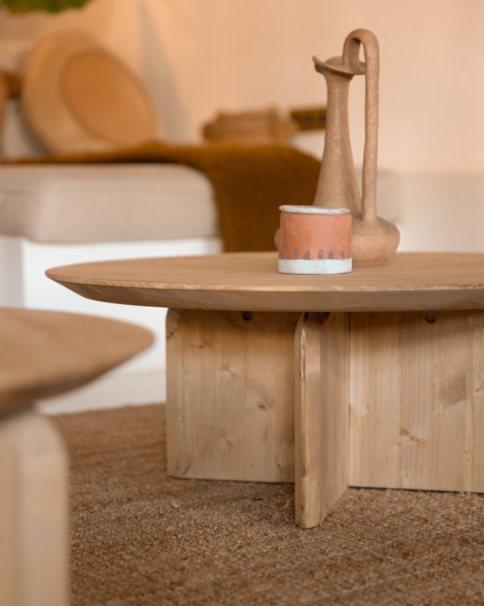 Tavolo rotondo in legno massello di rovere di media tonalità di varie dimensioni
