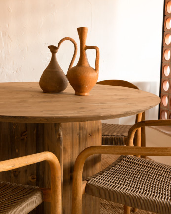 Tavolo da pranzo rotondo in legno massello in tonalità di rovere scuro di 110cm