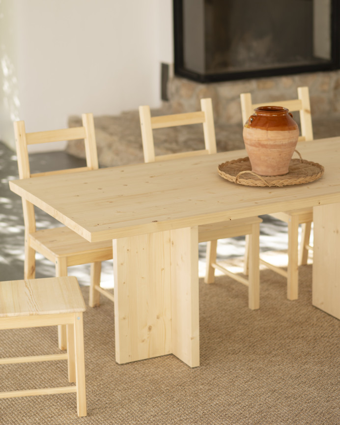 Tavolo da pranzo in legno massello in tonalità naturale di varie misure