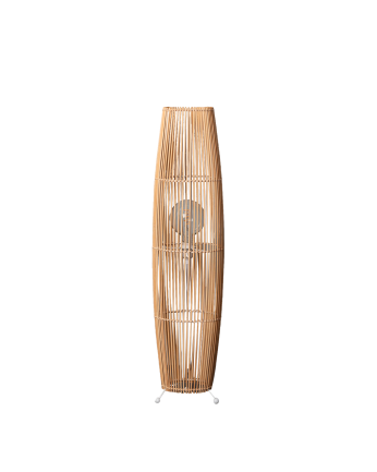 Lampada da terra realizzata con base metallica di colore bianco e rami di bambù uniti con una treccia di fibre naturali.