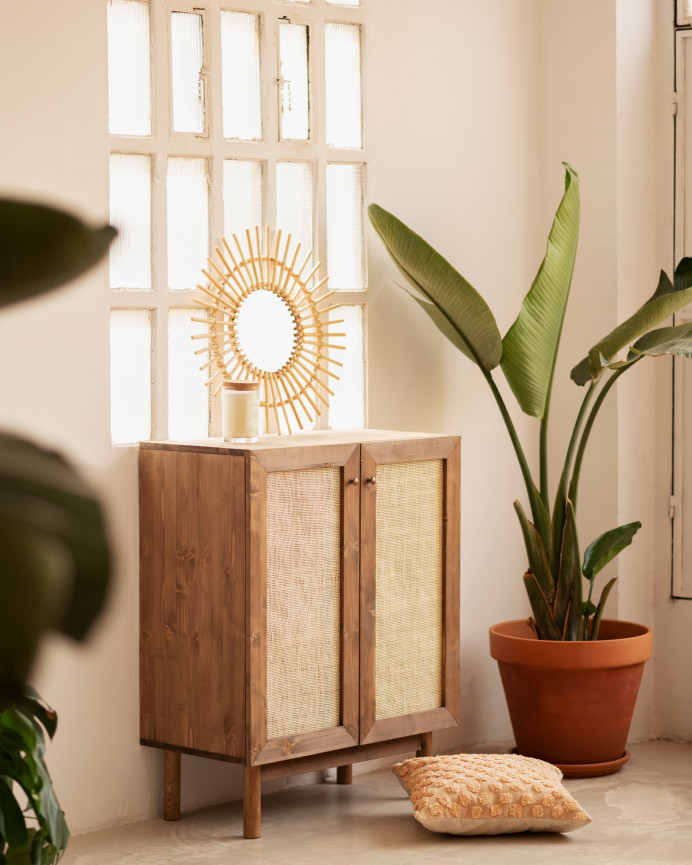 Credenza in legno massello e midollo di rattan a 2 porte in tonalità di rovere scuro di 100x80cm