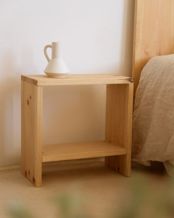 Comodino in legno massello in tonalità di rovere medio di 40x20cm