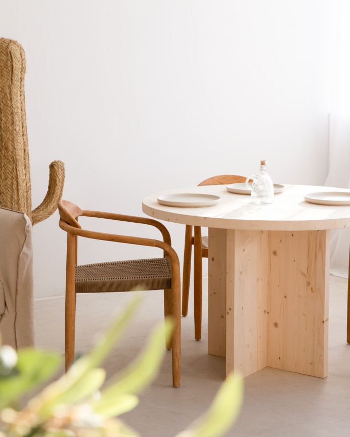 Tavolo da pranzo rotondo in legno massello in tono naturale di Ø110