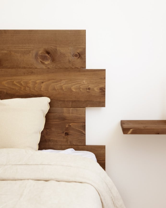 Testata di letto in legno massello asimmetrica in tonalità noce varie misure