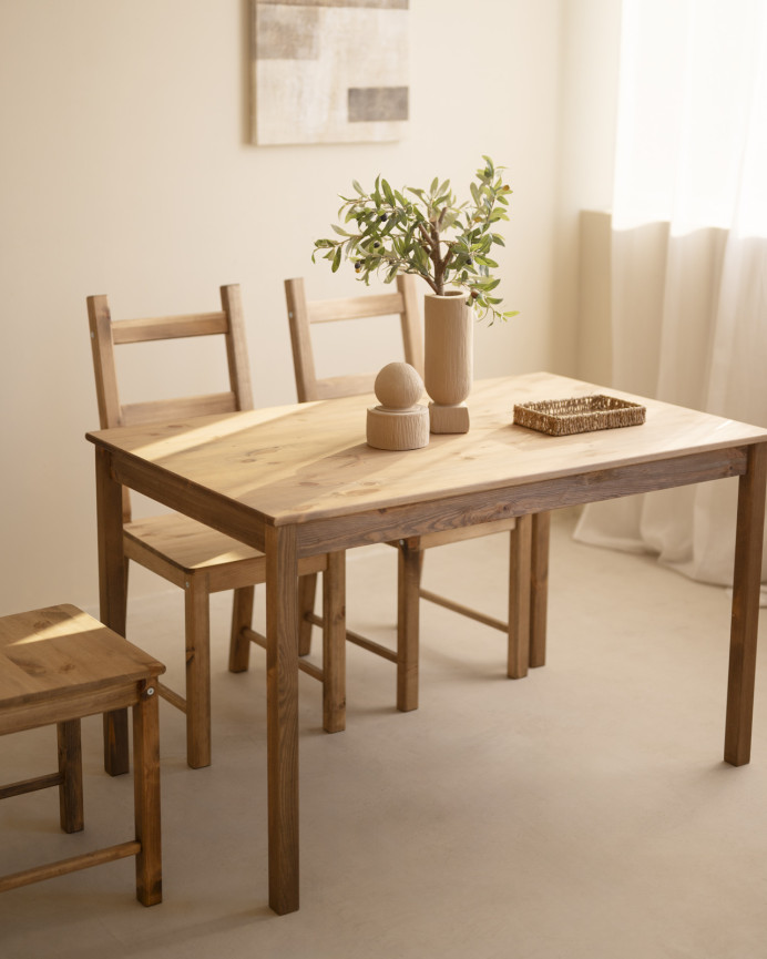 Set tavolo da pranzo e 4 sedie in legno massello in tono di rovere scuro di 120cm