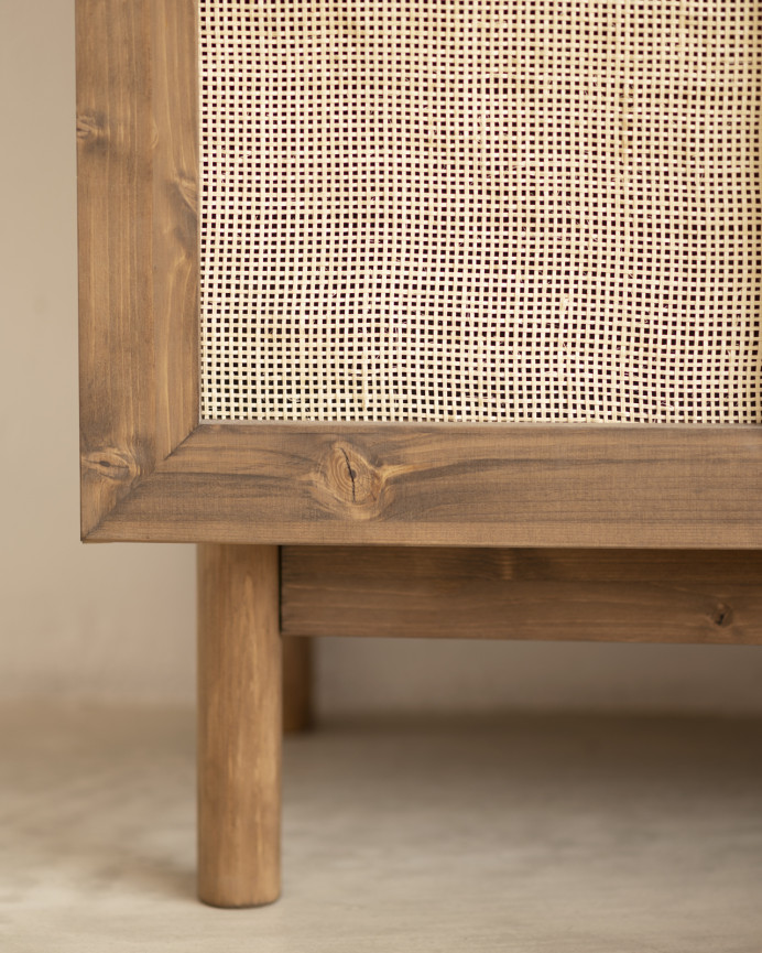 Credenza in legno massello e midollo di rattan a 2 porte in tonalità di rovere scuro di 100x80cm