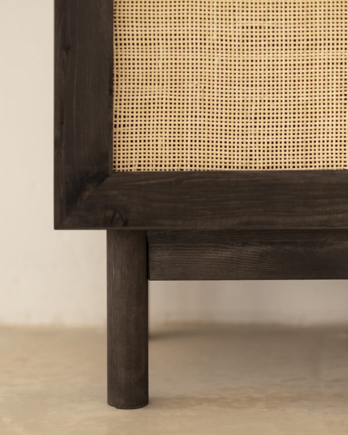 Armadio in legno massello e midollo di rattan in tonalità nera di 180x80 cm