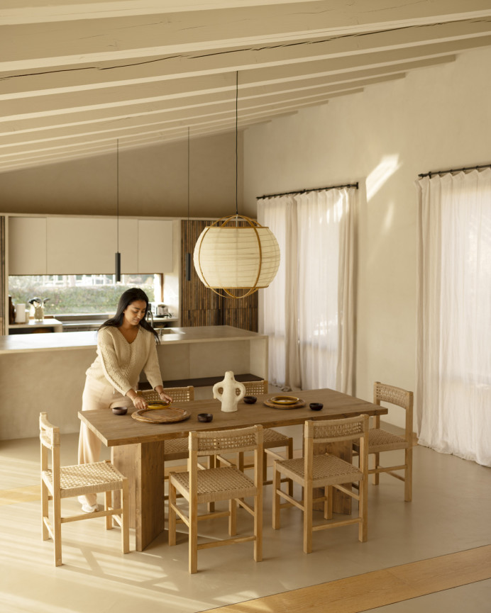 Tavolo da pranzo in legno massello in tonalità di rovere scuro di varie dimensioni