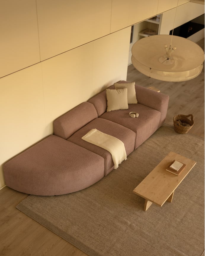 Divano a 3 moduli con curva bouclé di colore rosa 320x110cm