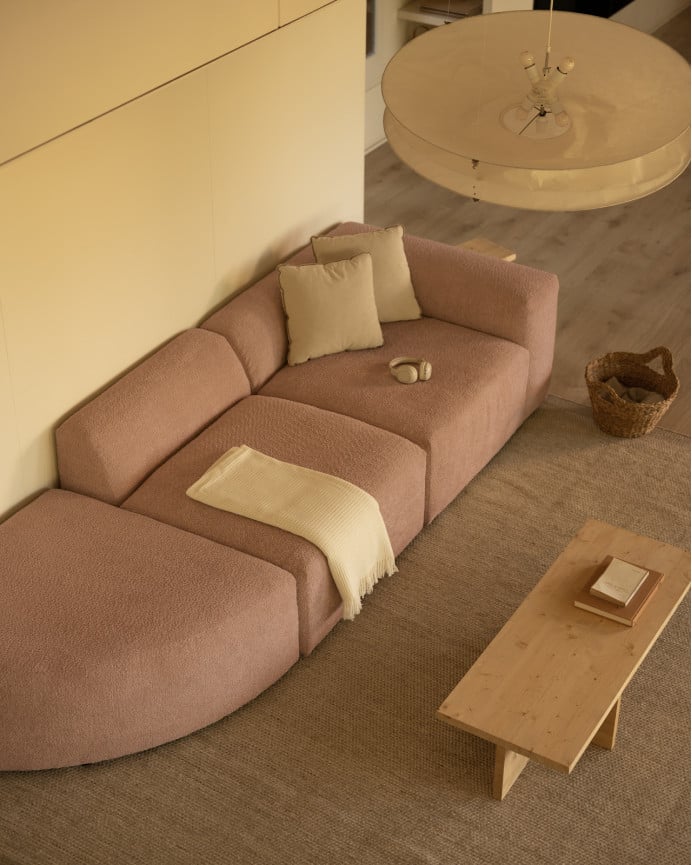 Divano a 3 moduli con curva bouclé di colore rosa 320x110cm