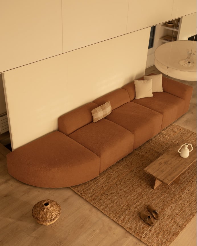 Divano a 4 moduli con curva bouclé in colore rame 410x110cm