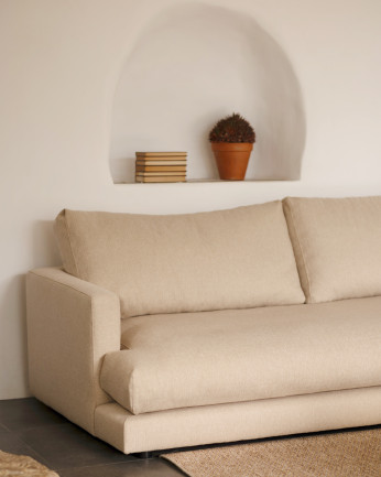 Divano con chaise longue in tono beige di diverse misure